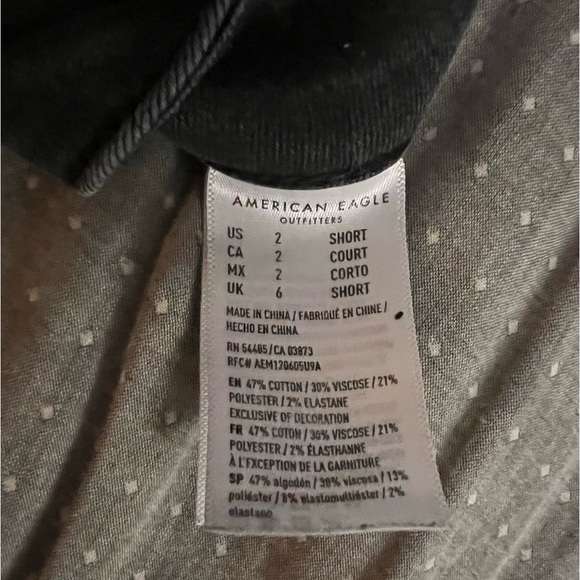 Black, ripped American Eagle jeans - Picture 3 of 3